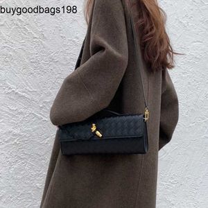 Bottegvenetas andiamo sprzęgło 2024 Spring Troven Dinner Cowhide francuska patyk ukośny wkładka w poziomie torebkę pojedyncze ramię Crossbody 61se