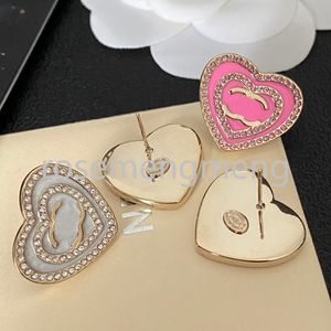 Brincos do coração Stud moda Moda de alta qualidade Brincos de garanhão Mulher designer de luxo Brincho de cobre Gold C Letter Jóias Mulheres 18K Diamond Wedding Gifts Jóias de luxo