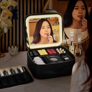 Smart LED -Make -up -Tasche mit Spiegelfächern wasserdichte PU -Leder -Reise -Kosmetikkoffer für Frauen 240416