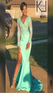 2019 Mint Green African Long Sleeves Evening Dresses Lace Applicques Mermaid Side Split Prom Dress Sexig V Neck Black Girls Party Go5234163