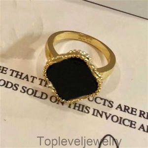 Rise Gold Plated Clover Rings 디자이너 보석 반지를위한 럭셔리 블랙 블랙 클로버 링 최고 품질의 강철 커플 선물 ZH131 E4