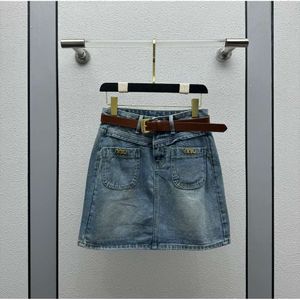 MM Famiglia 24SS Nuovo avvolgimento dell'anca Shorming Sleming High Waist Solde Mezza fresca con cintura di denim