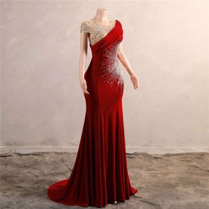 Formell ankomst Röda aftonklänningar Sheer Cap Hylsa Beadings Sequins Long Party Prom -klänningar för nyårsklänning BM