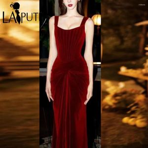 Partykleider breite Gurte Klaret Velvet Abschlussball Red Boned Mieder Ruch Hips Meerjungfrau Abendkleider Sweep Zug Burgunder Promi -Kleid