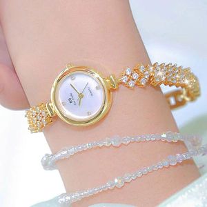 Armbandsur lyxigt sten inlagda smycken armband liten urtavla kvinnors klocka koreansk stil silver guldvattentät gåva