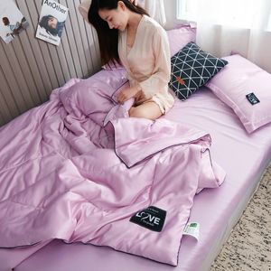 Luxury Stain Summer Comporter Bedbling Set Mint Fiber Filling Light and Airy Double Filt för Summer Air Conditioner Quilt 240411