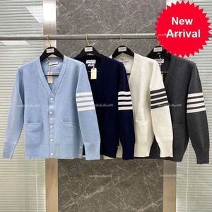 TB Versão correta Autumn/Inverno Novo masculino e feminino Casal de lã V Four Bar Style Style Knitt Cardigan Sweater