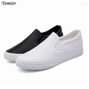 Lässige Schuhe Yomior Mode Slip-on atmungsable Slaafer weiße Wohnungen Männer Kausale Ledersommer-Sommer-Sneaker