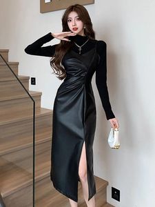 Рабочие платья Y2K Fashion Black 2 штуки наряды женская одежда простая эластичная футболка и PU Sexy Strap Slim Pless Rope Femme набор