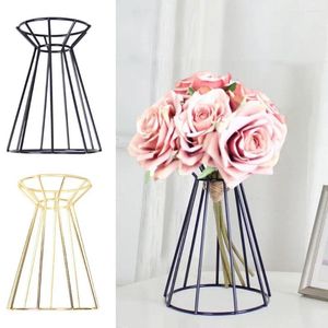 Dekorativa plattor Flower Stand Elegant Hollowed Metal Vase For Weddings Centerpiece Offices Home Decoration