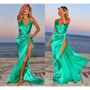 Romantisk siden Satin Green Prom Dress Jade Green Långt rygglöst golvlängd Sexig strandsida Slitfestklänningar Evening Wear