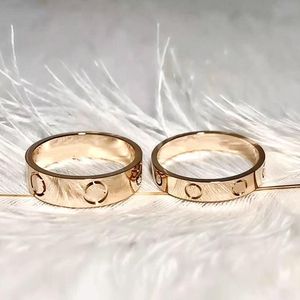 Ladies Jóias Designer de jóias Love Sfrif Screw Ring Looks Ring Jewelry Ring Titanium Diamond Men incrustado Designer Jóias casuais Street Classic Gold and Silver