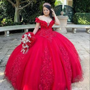 豪華な赤いQuinceaneras 2024ボールガウンQuinceaneraドレスビーズ3dflower Tull Vestidos de 15 Anos Birthday Rhinestones