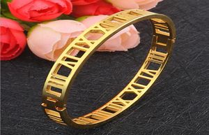 Mens Bangle Armband Gold Design Luxury Designer Jewelry Armband Charm Unisex Party Engagement Present Diamonds siffror Rostfritt 4801711