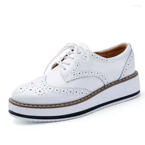 Повседневная обувь Spring Women Oxford Flats Кожа комфорт Lady Brogue Derby Plasy Designer Sneakers Прозрачные