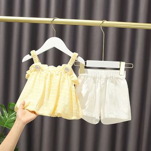 A roupa de meninas define roupas de verão para crianças, roupas casuais para shorts de suspensewhite amarelo conjunto Childrens, menina 240410