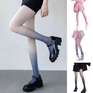 Sexiga strumpor kvinnor strumpbyxor gradient kontrastfärg mager tunt andningsbar godis färg cosplay långa strumpor tights 240416