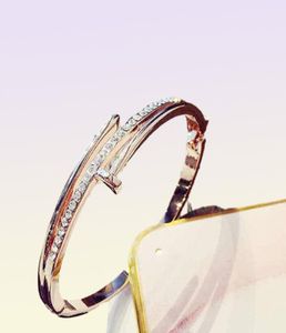 Sprzedaż 2021 Nowa impreza sprzedażowa bezpośrednia Trendy CZ Nowy kryształ bransoletki z Rovskis Fit DW Charms Bransoletka dla kobiet biżuteria 9154255
