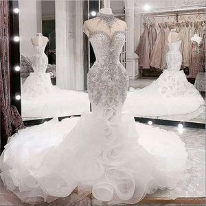 2023 Plus -storlek arabisk aso ebi lyxig pärlor kristaller höga sjöjungfru brudklänningar ren nackbröllopsklänningar