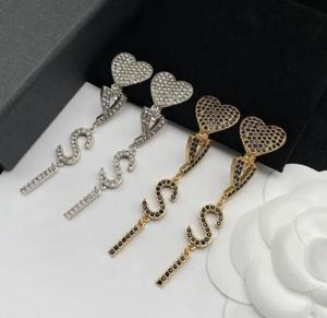 Модный бренд CZ Diamond Letter Dangle Serving Carp Cuff Classic Designer Tassel Serrings Jewelry Women Lady Party Lovers Gi1095175