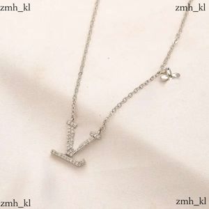 Louiseviutionbag Necklace Luxury Brand Designer Necklaces Stainless Steel Letter Choker Pendant Necklace Beads Chain Jewelry Louies Vuttion Bracelet 564