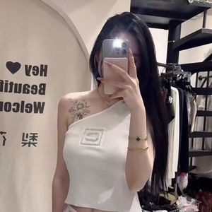 Designer Women's Tank Top T-shirt Summer Women's Top T-shirt Crop Top broderad sexig nedre axel Casual ärmlös rygglös topp