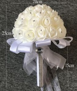 Buquês brancos de creme integral Flores feitas à mão Rhinestones Rose Bridesmaid Bridal Artificial Holding Broche Bouquet Silk Ribbon5575389