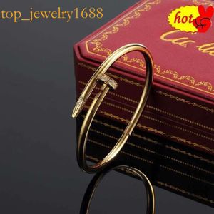 Nail Bracelet Designer Bracelets Jewelry for Women Fashion Bangle Steel Alloy Gold-plated Craft Never Fade Not Allergic Wholesale Car Large Clou Gift AA