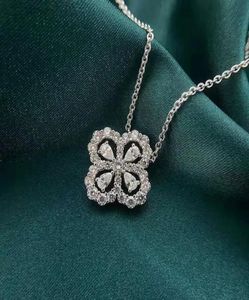 Роскошная полная бриллиант четыре травяной подвесной ожерелье.