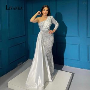 Vestidos de passarela Livanka Bling Liginas Pleat Prom para Woman 2024 Um ombro sem alça de trompa de trompete sem trompete vestidos vestido de Fiesta