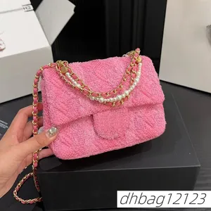 Pembe örgü kadın tasarımcı omuz çantası inci dekorasyon klasik flep altın donanım matelasse zinciri güzel bayan çapraz vücut çanta lüks cüzdan 17x12cm