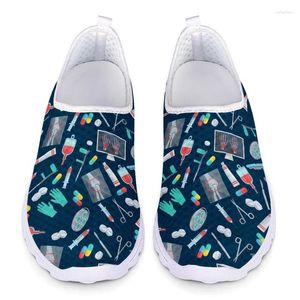 Casual skor tecknad kirurg mönster mesh loafers för kvinnor 2024 slip på sneakers sommar damer sport kvinna lägenheter