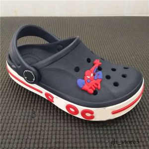 Çocuklar flip flop terlik tasarımcısı Toddlers çocuklar sandalet delik takma tıkanma tıkanık kızlar kızlar plaj ayakkabıları bebekler bebek gündelik yaz gençlik slaytlar hafif ayakkabılar 468