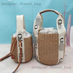 Totes New Handmade Woven Single Shoulder Crossbody Handheld Grass Woven Womens Bag Large Capacity Ribbon Handbag T240416