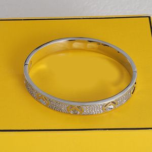 Designer Bracelete de parafuso Moda de jóias de luxo Moda Bangles de moda de ouro Titânio feminino Bracelets Gold Silver Designer Jóia Pulgle CAD24041601