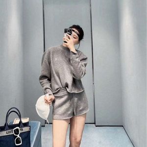 2023 Herbst Neue Produktakademie Alter Reduktion Miu Strickpullover Pullover Pullover High Taille Shorts Casual Set Women's Instagram