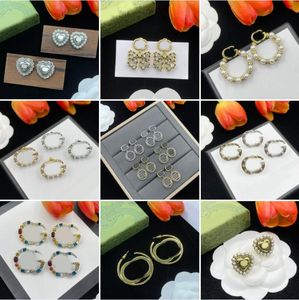 Klasik Saplama Küpe Lüks Tasarımcılar Yay Kalp Dungle Crystal Pearl Charm 18K Gold 925 Gümüş Kaplama Mektup G Kulak Damla Çember Küpe Kadın Mücevherleri 20 Stiller