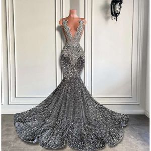 Sexig Sier Long Sparkly Sequined Mermaid Prom Dresses 2024 Sheer O-Neck Pärled Crystals Diamond Black Girl Evening Party Gowns 0304