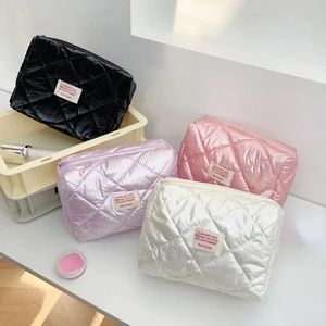 Kvinnor resor toalettartiklar tvätt arrangör stor kapacitet smink kit påse mode rhombus glänsande koppling kosmetisk väska 240416