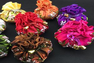Cotton filled Round Bottom Hand Ribbon Embroidery Ball Chains Jewelry Makeup Storage 8 Pouches Bag Drawstring Satin Packaging Bags5936609