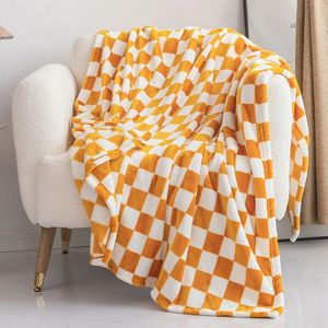 PLAID BED FLILT BEDSPREAD på Checkerboard Flanell Throw Filtar för SOFA Vinter Varm mjuk sjal julklapp 240409