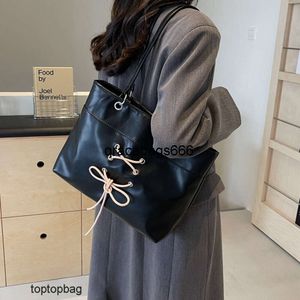 Designer Luxury fashion 2024 tote bags Wallets New Womens Bag Fashionable and Versatile Simple Color Contrast Tote One Shoulder Crossbody Sweet Commuter