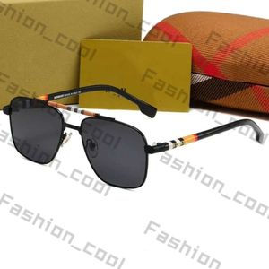 Berry güneş gözlükleri Bayberry Gözlük Tasarımcıları Burbberry Gözlükleri Yeni Moda 0902 Serin Güneş Gözlüğü Metal Bayan Güneş Koruma ve UV Koruma Erkek Stili 555
