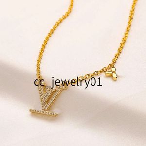 Brand Designer never fade Gold Plated brand Pendant necklace Stainless Steel Letter Necklace Pendant Designer Necklace Bead Chain Jewelry accessories