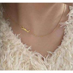 2024 Simple initial dainty pendant designer choker necklace 14K gold plated thin chain pendant choker light weight necklaces gifs