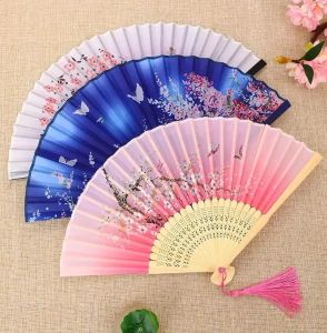 Mix Color Chinese Style Silk Hand Fans Weddings Tryckt Flower Butterfly Trähandtag Bröllopsdans rekvisita med tofsar C0426