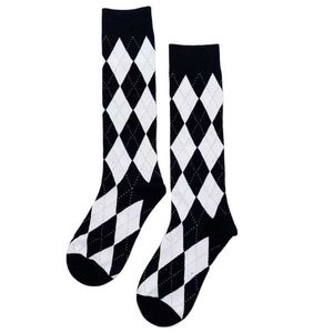 Sexiga strumpor Kvinnor Autumn Black White Knee High Socks Harajuku Preppy Argyle Diamond Lattice Plaid Vintage Student Drop Shipping 240416