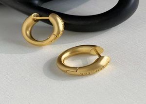 Kolczyki 925 Srebrny Dangle żyrandol prosta francuska amerykańska mrożona złota litera żeńska metalowe okrąg Light Sense Women039268254