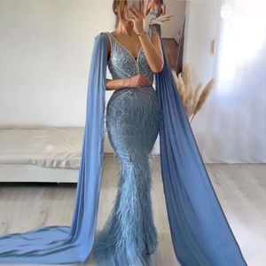 Sharon sagte, Luxusfedern blau Meerjungfrau Abendkleid mit Umhang Ärmeln lila Perlen -Prom -Kleider für Frauenparty