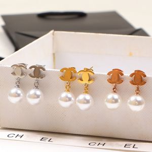 2024 Luxusohrringe Gestüt Edelstahl Designer Doppelbuchstaben Stollen Chic Women Kristall Strass Pearl Ohrring Hochzeitsfeier